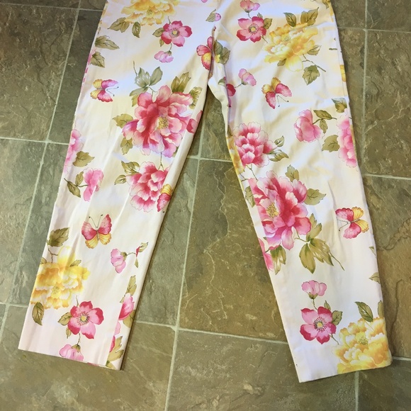 Real Clothes Saks 5th Classy Capris Size 10 FUN!! - Picture 2 of 6